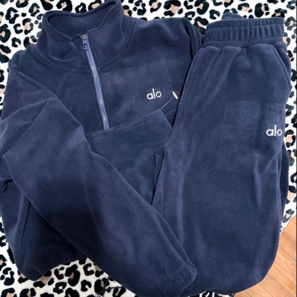 ALO Yoga Sweaters - ALO Women's Sweat Set Size Medium